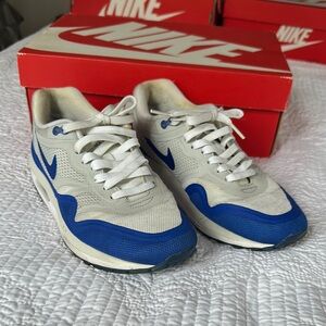 women’s Nike Air Max Lunar1